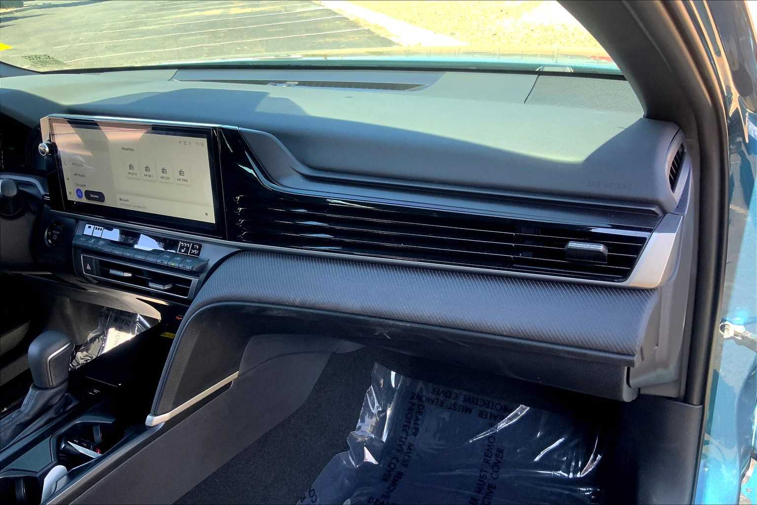 2025 Toyota Camry SE photo 15