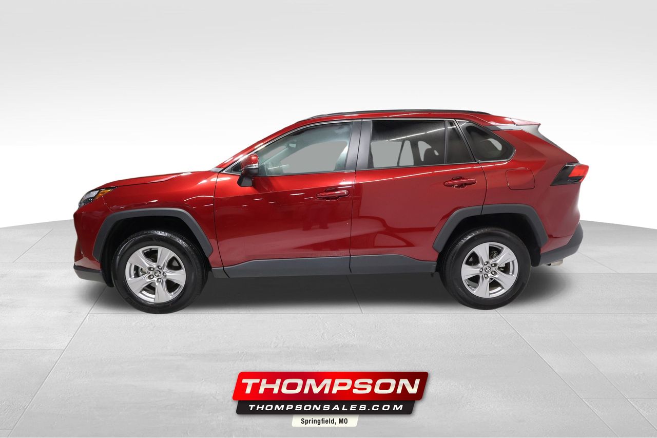 2025 Toyota RAV4 XLE's photo