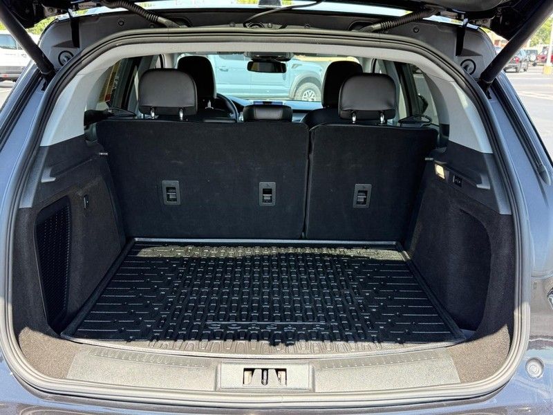 2022 Lincoln Corsair Standard photo 3
