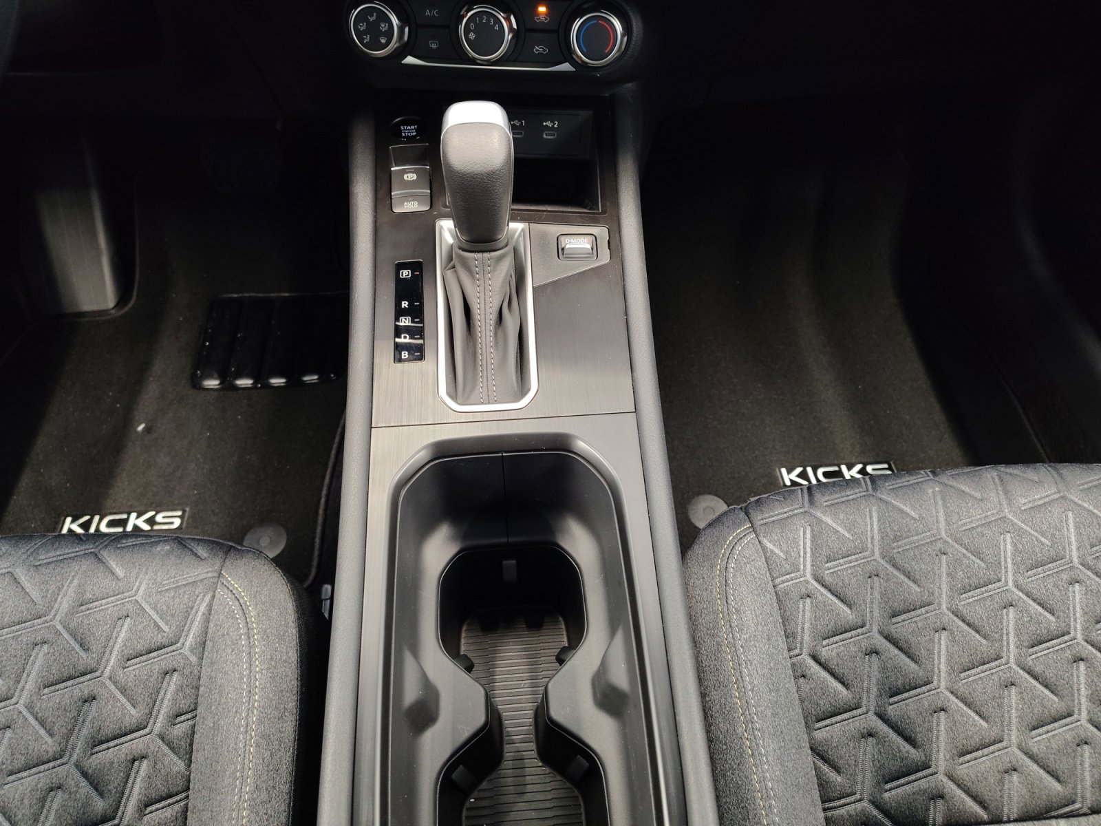 2026 Nissan Kicks SV photo 19