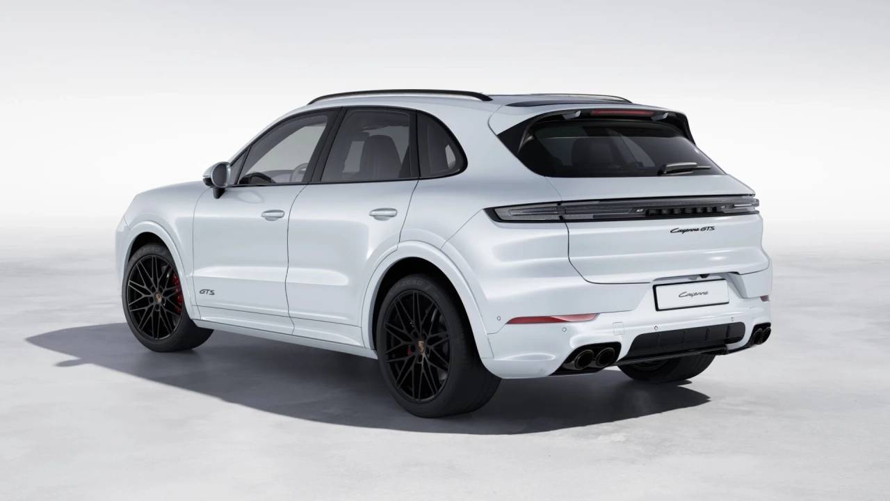 2026 Porsche Cayenne GTS photo 2