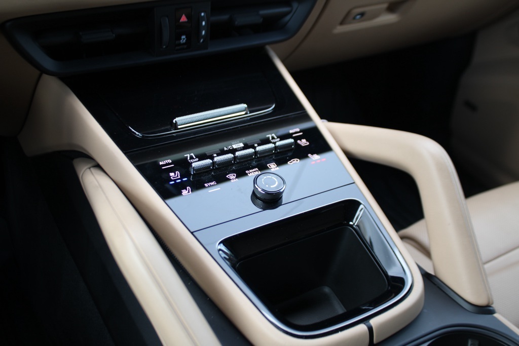 2024 Porsche Cayenne Coupe S photo 28