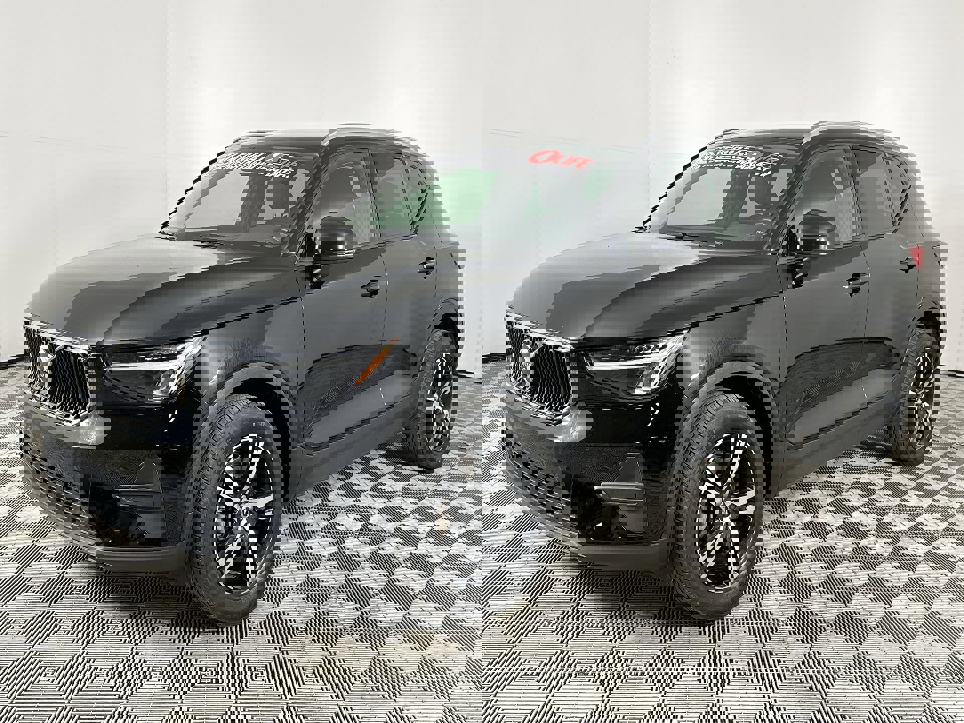 2023 Volvo XC40 Core photo 3