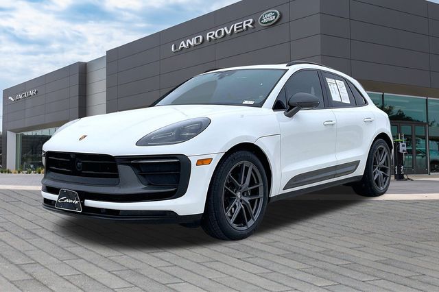 2024 Porsche Macan T's photo