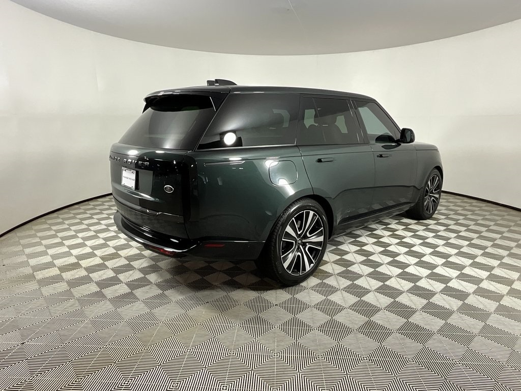 2023 Land Rover Range Rover SE photo 4