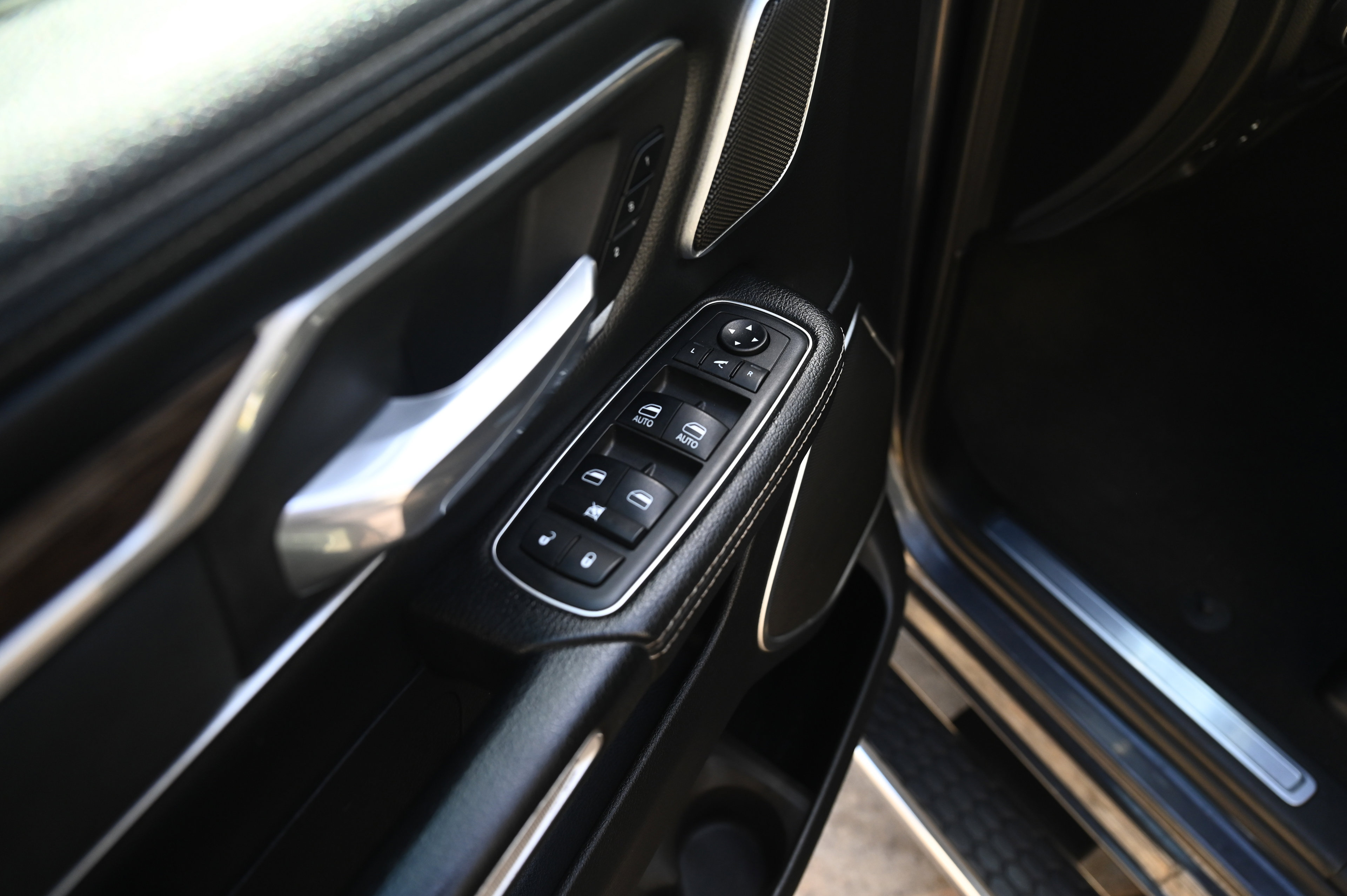 2019 Ram 1500 Laramie photo 5