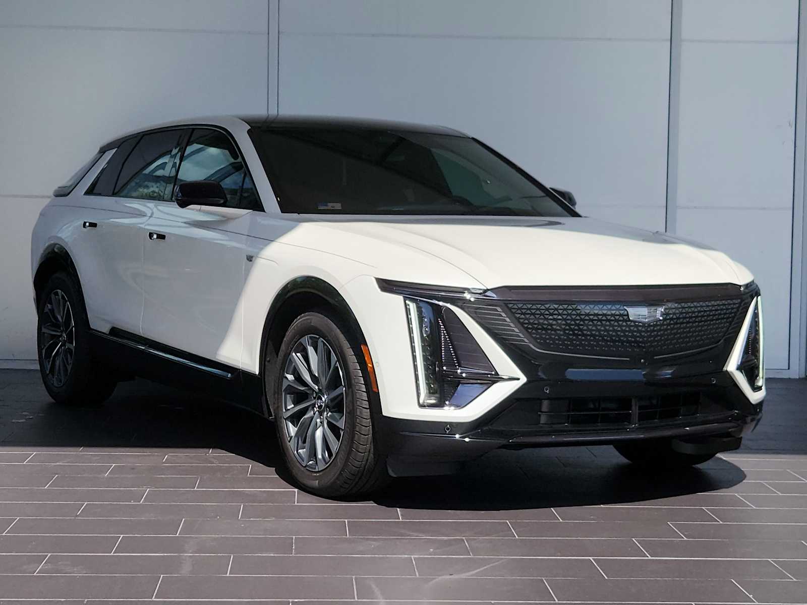2025 Cadillac Lyriq Sport photo 2