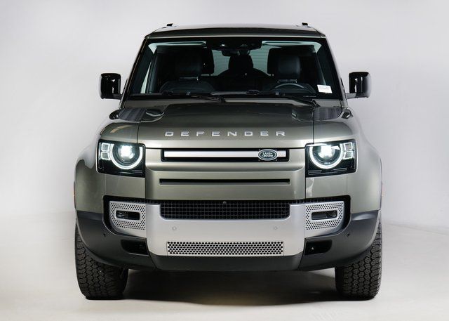 2024 Land Rover Defender 90 S photo 8