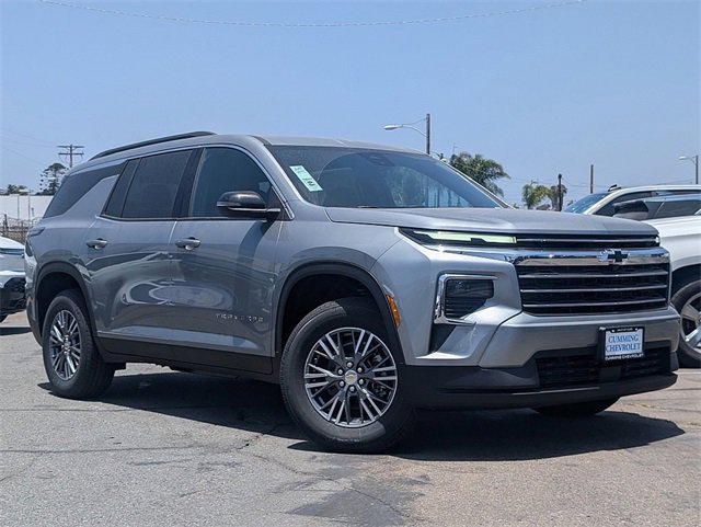 2025 Chevrolet Traverse photo 2