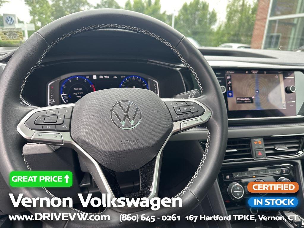 2022 Volkswagen Taos SEL photo 8