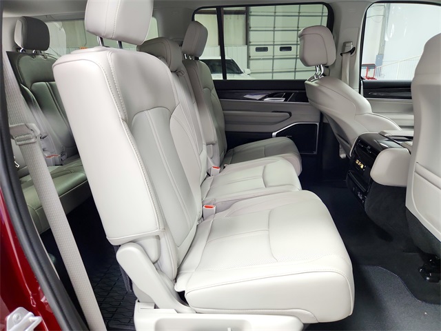 2024 Jeep Wagoneer Base photo 42