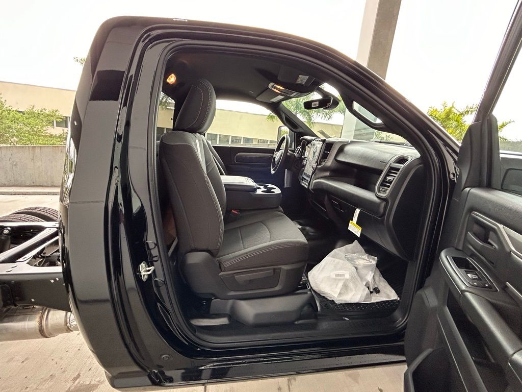 2024 Ram 3500 Tradesman photo 4