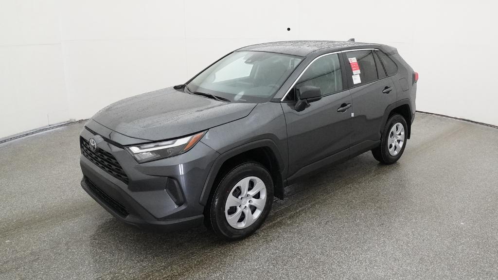 2025 Toyota RAV4 LE's photo