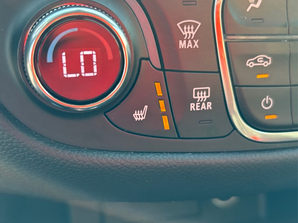2020 Chevrolet Equinox LT photo 28