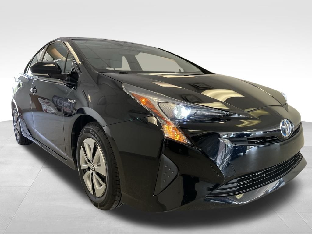 2016 Toyota Prius Three photo 3