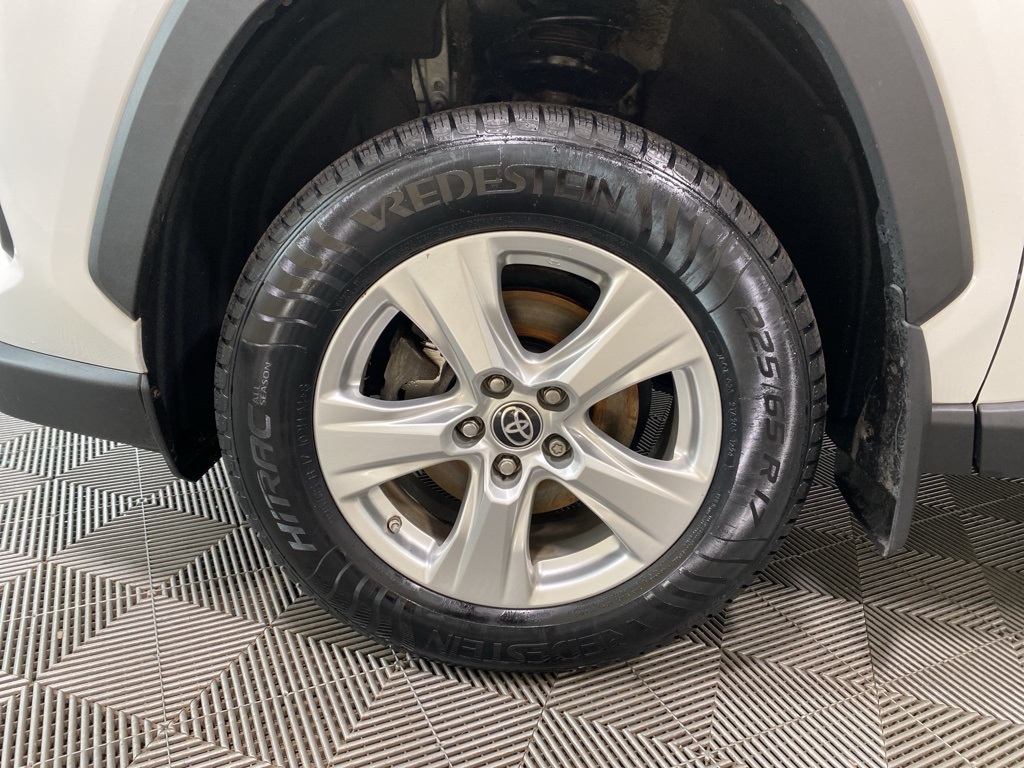 2021 Toyota RAV4 Hybrid LE photo 17