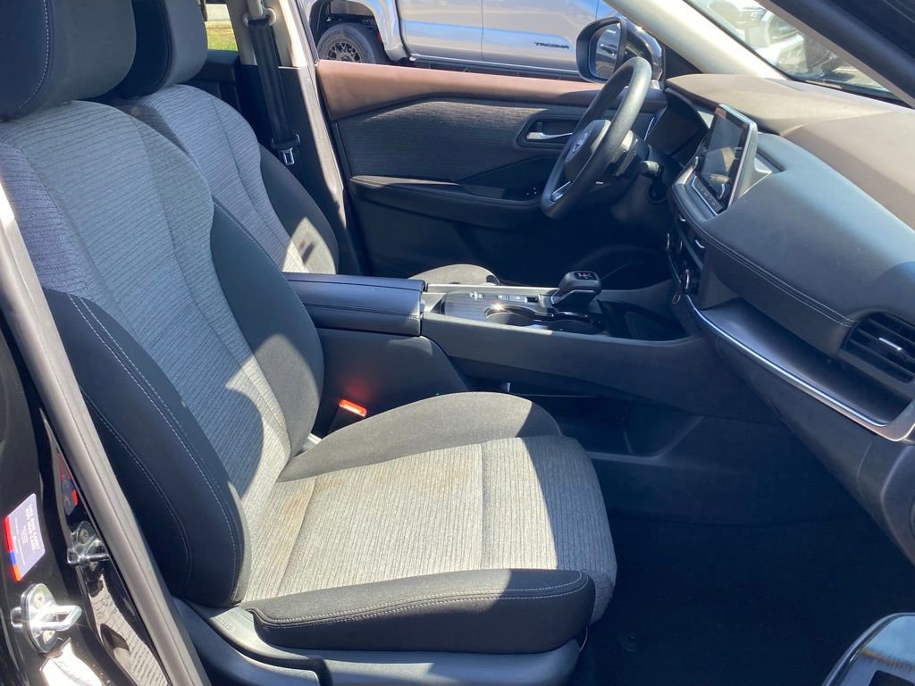 2023 Nissan Rogue SV photo 12