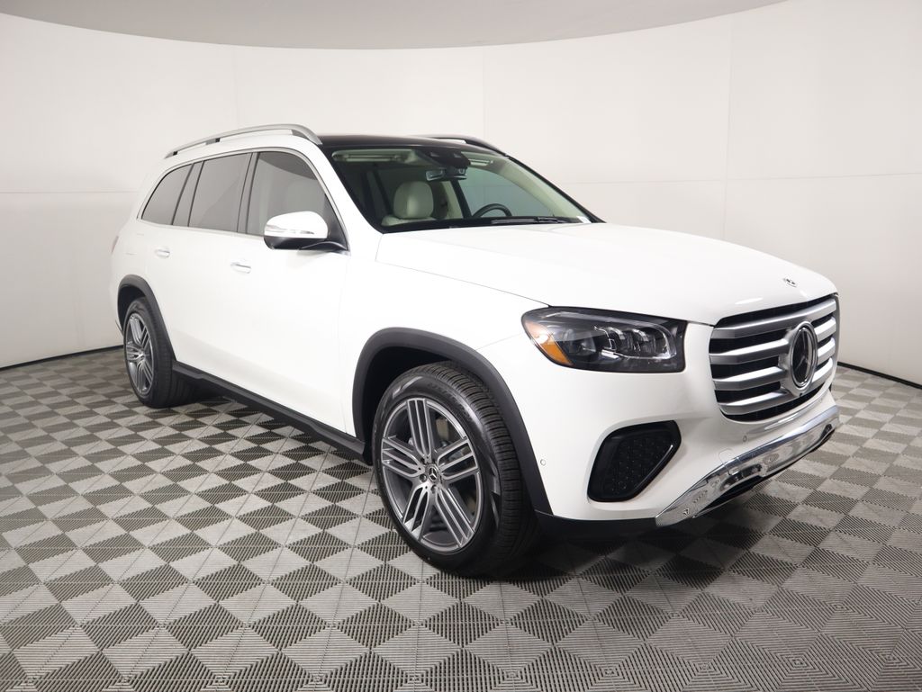 2025 Mercedes Benz GLS 450 4MATIC photo 3