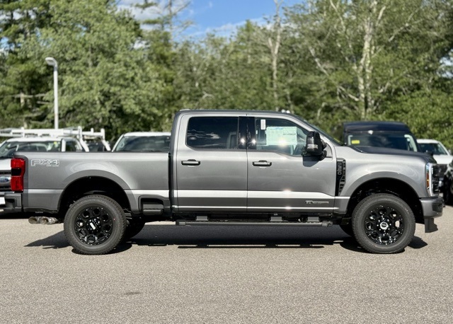 2025 Ford F-350 Lariat photo 3