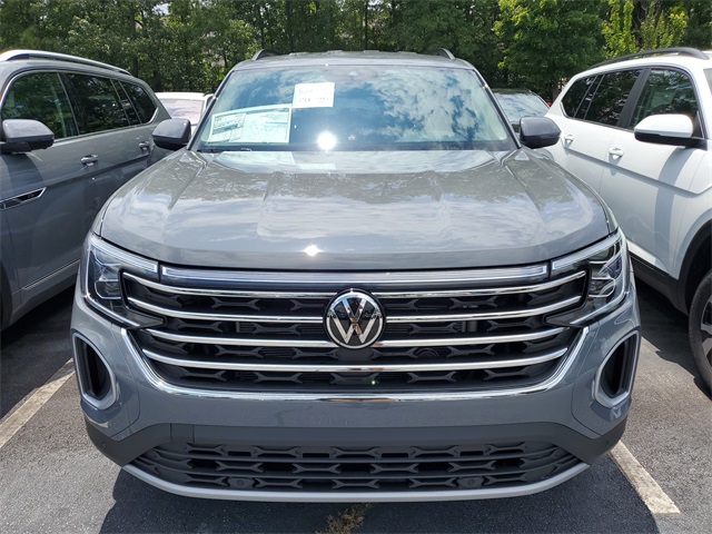 2025 Volkswagen Atlas SE Technology photo 2