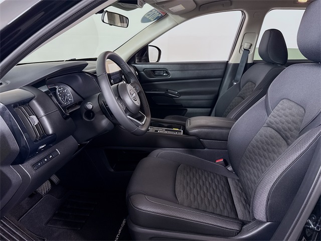 2025 Nissan Pathfinder SV photo 4