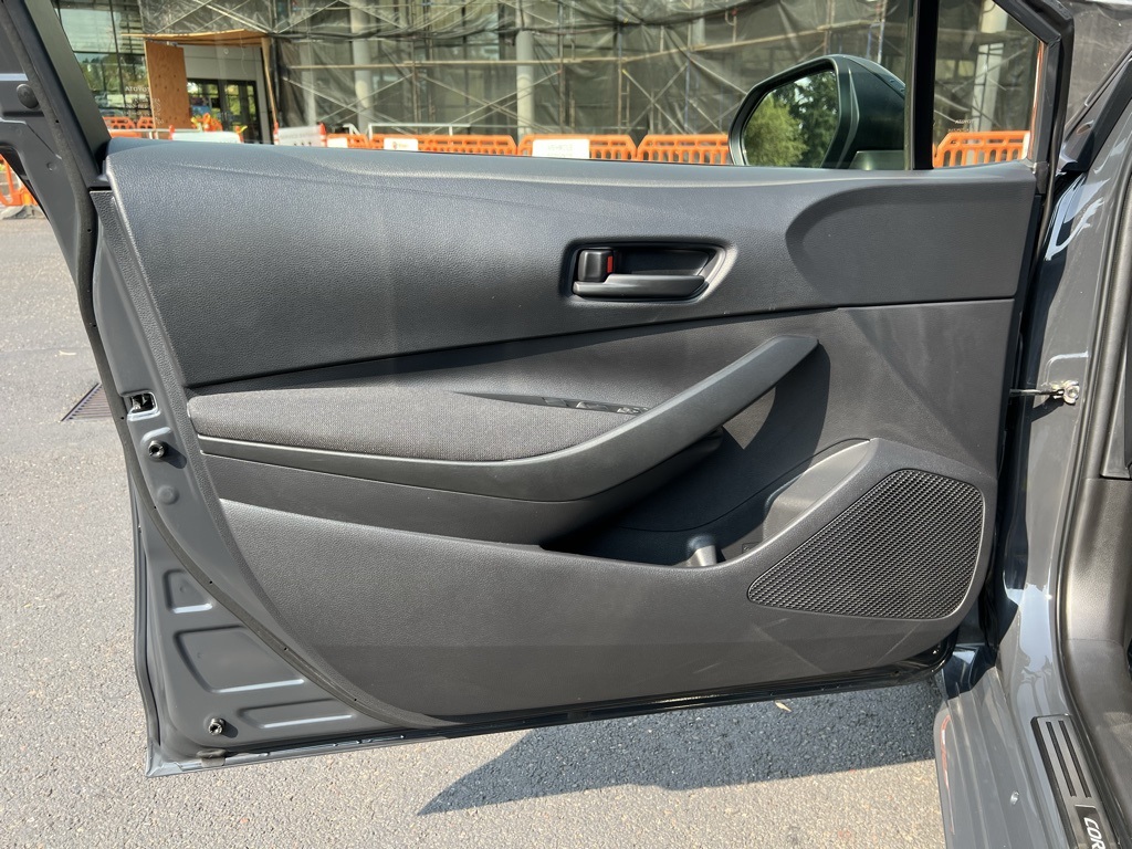 2023 Toyota Corolla LE photo 9