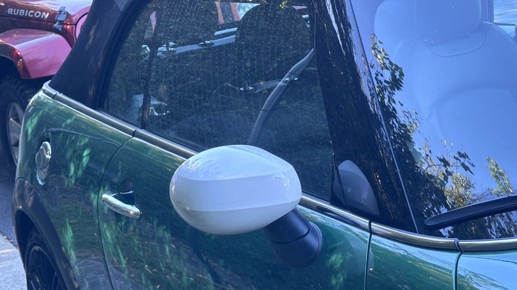 2023 Mini Cooper S Iconic photo 3