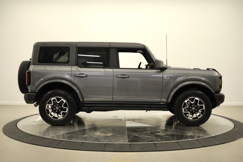 2024 Ford Bronco Outer Banks photo 2