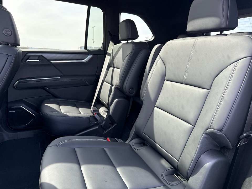 2025 GMC ACADIA - Image 33