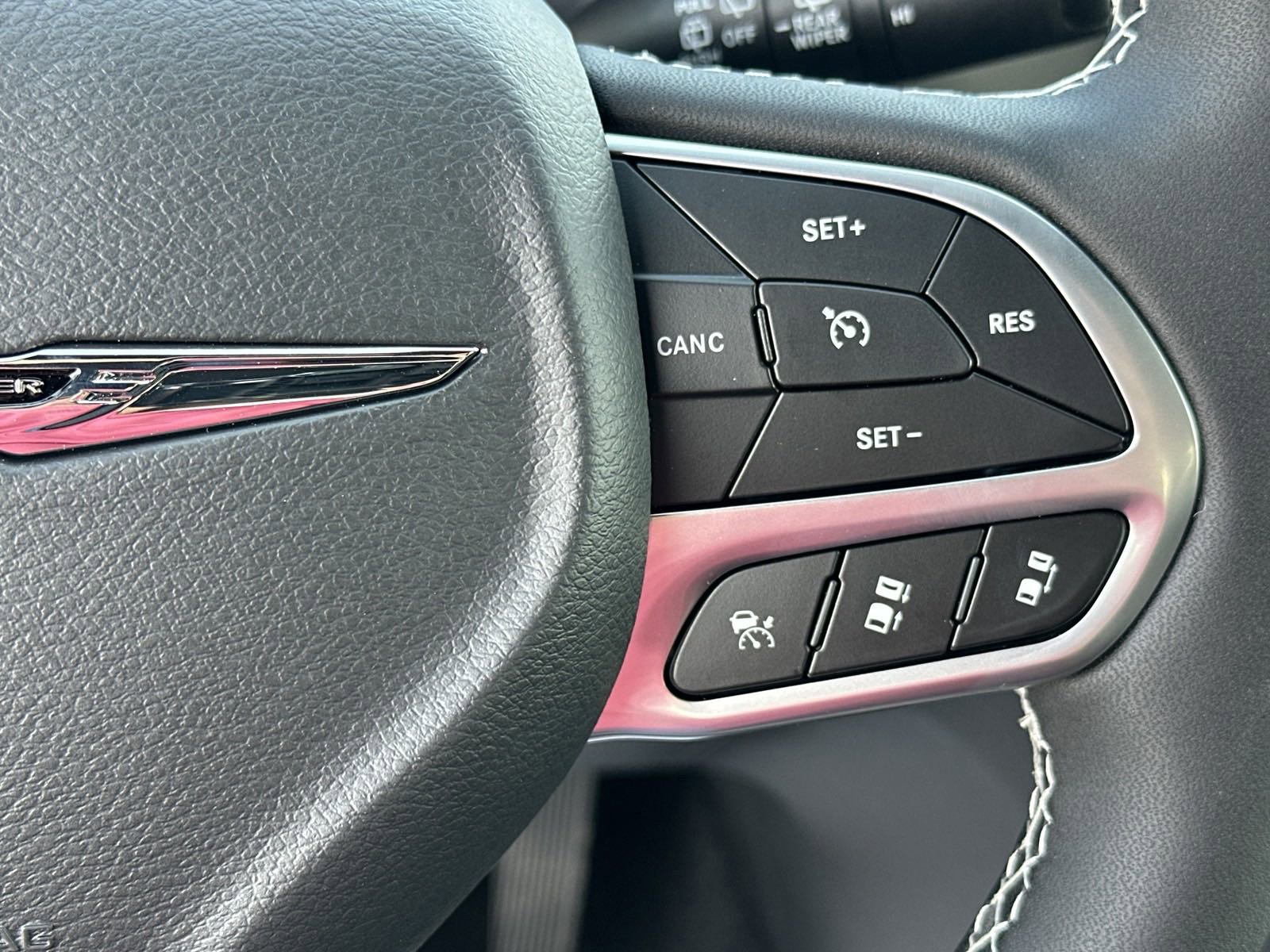 2025 Chrysler Pacifica photo 23