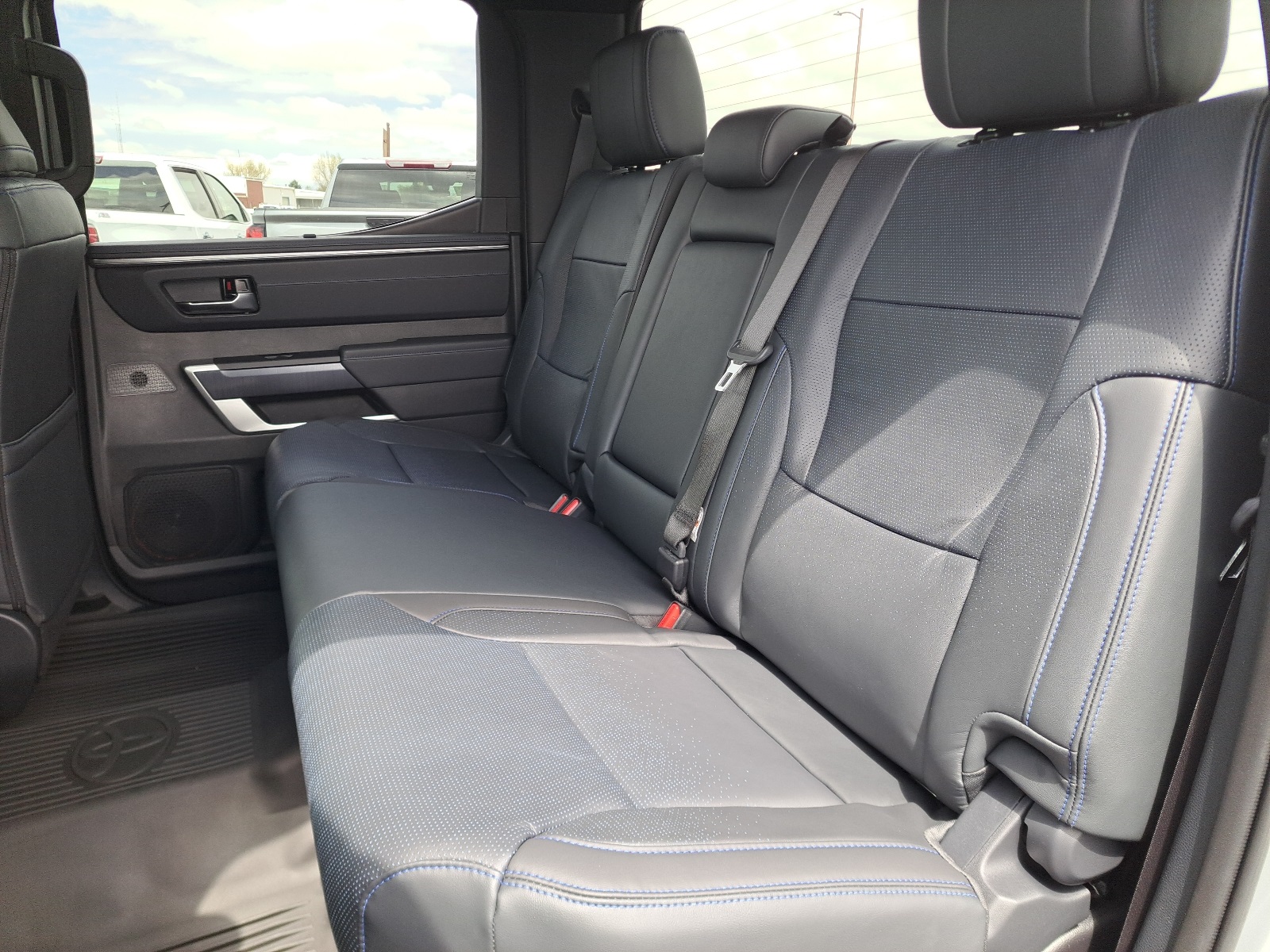 2025 Toyota Tundra Platinum CrewMax photo 21
