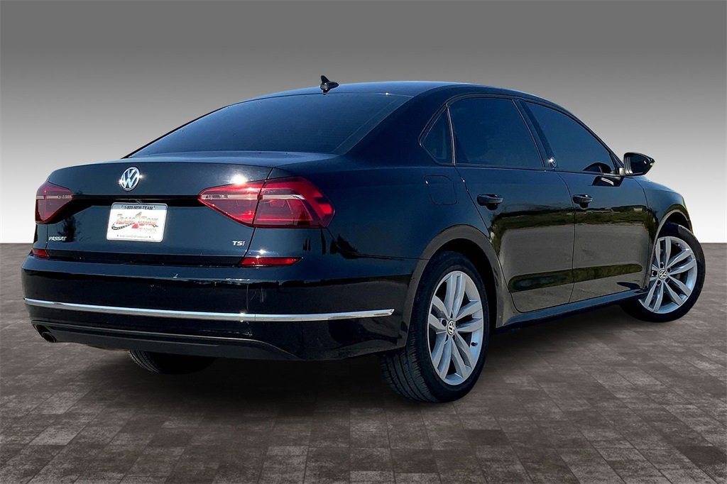 2019 Volkswagen Passat 2.0T Wolfsburg Edition photo 13