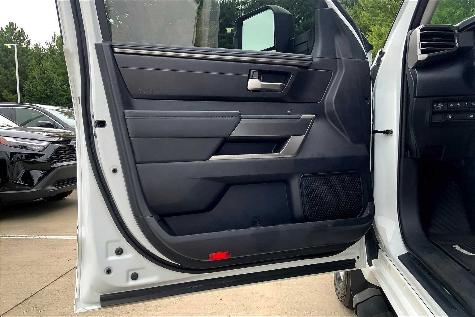 2022 Toyota Tundra SR5 CrewMax photo 19