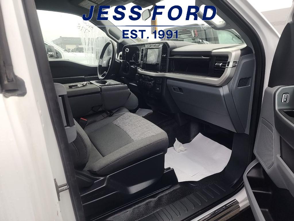 2023 Ford F-550 XLT photo 4