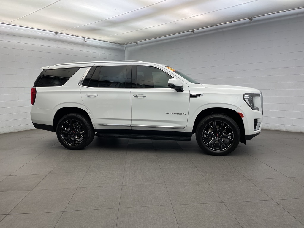 2024 Gmc Yukon SLT photo 3