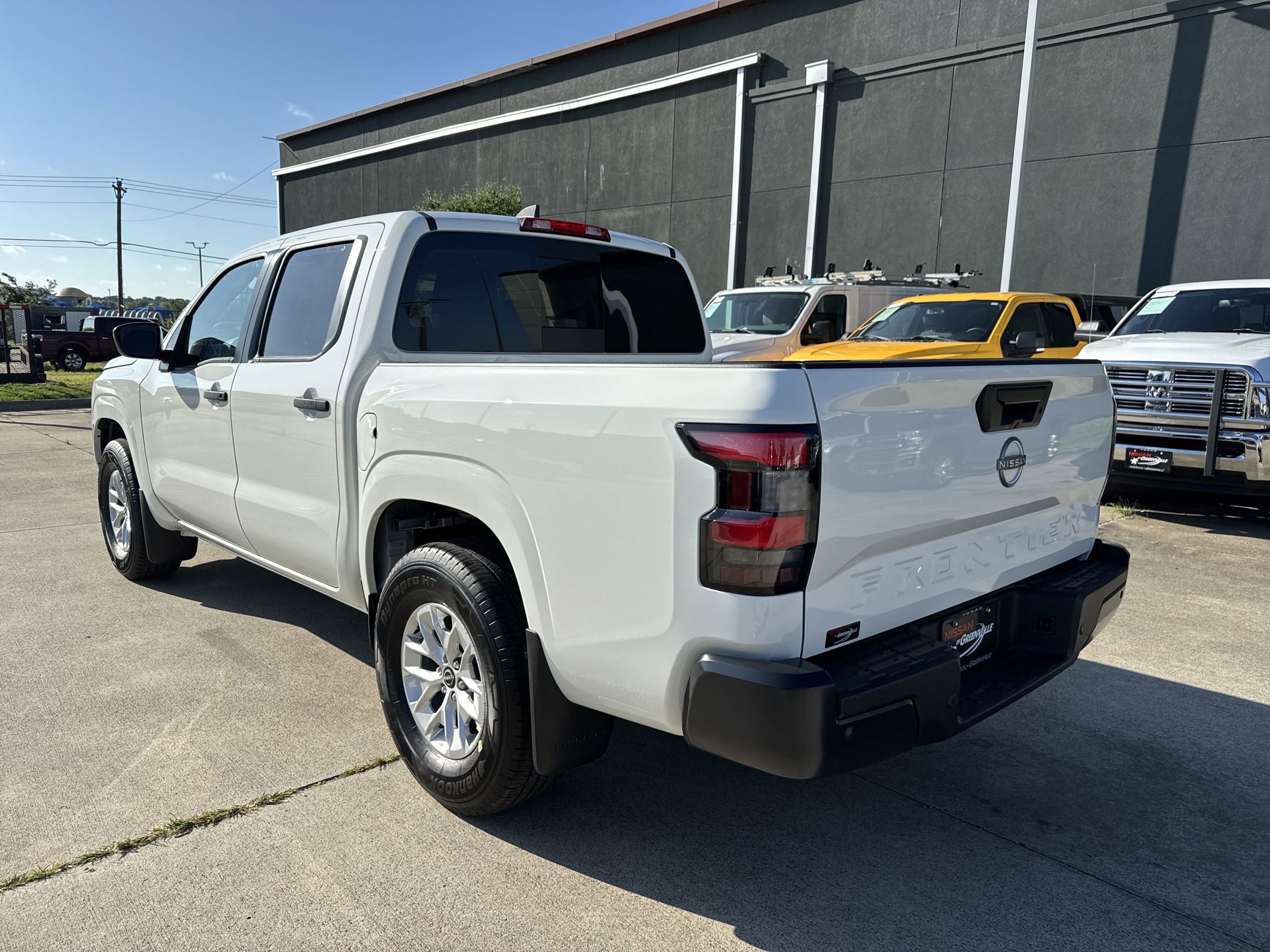 2025 Nissan Frontier S photo 3
