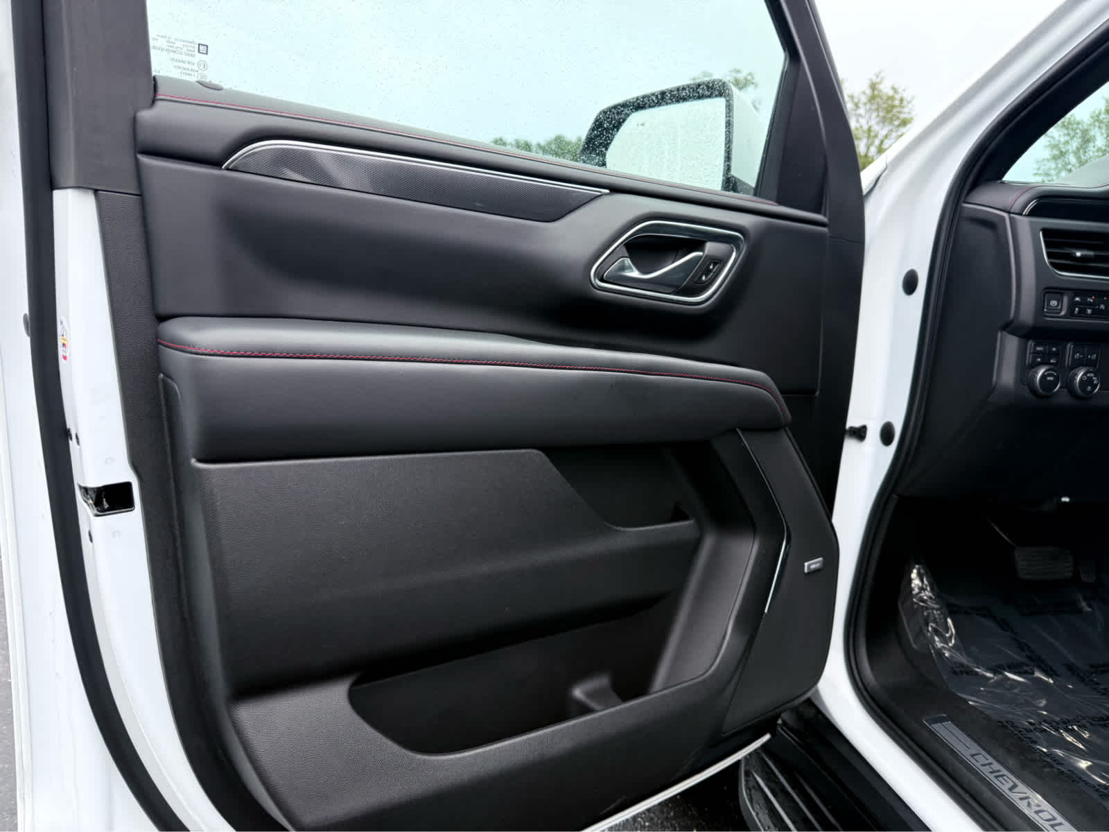 2023 Chevrolet Suburban RST photo 15