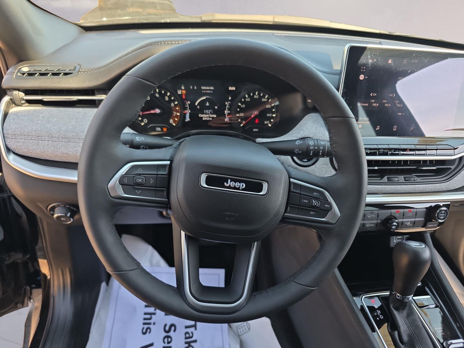 2024 Jeep Compass Latitude Lux photo 10