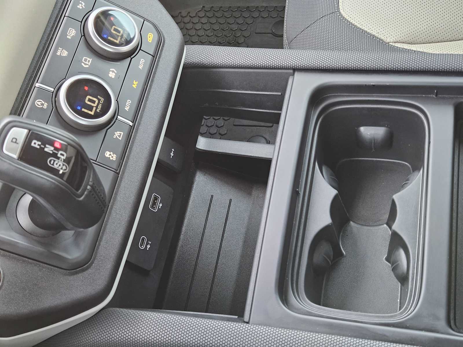 2022 Land Rover Defender X-Dynamic S photo 28