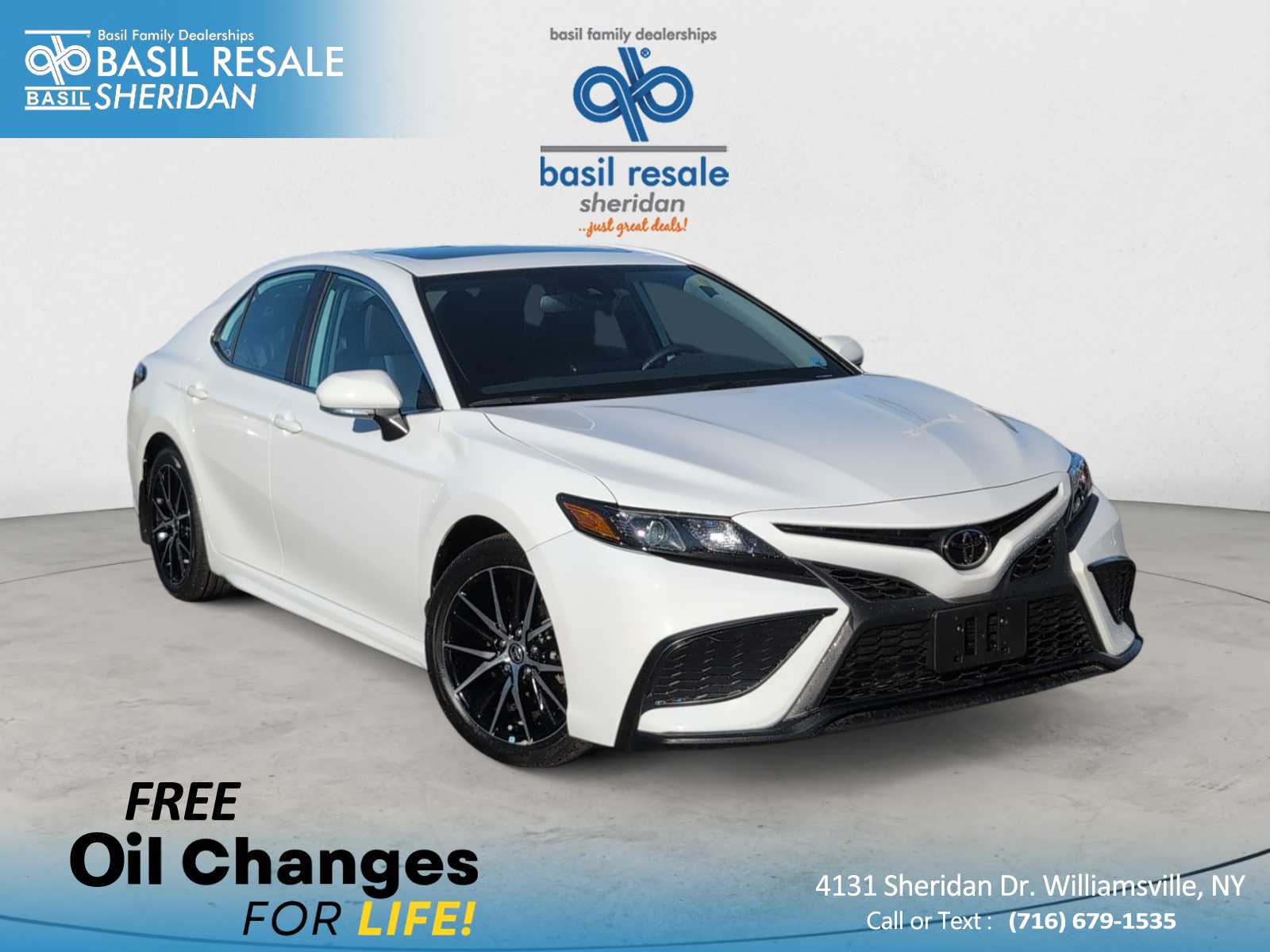 2022 Toyota Camry SE's photo