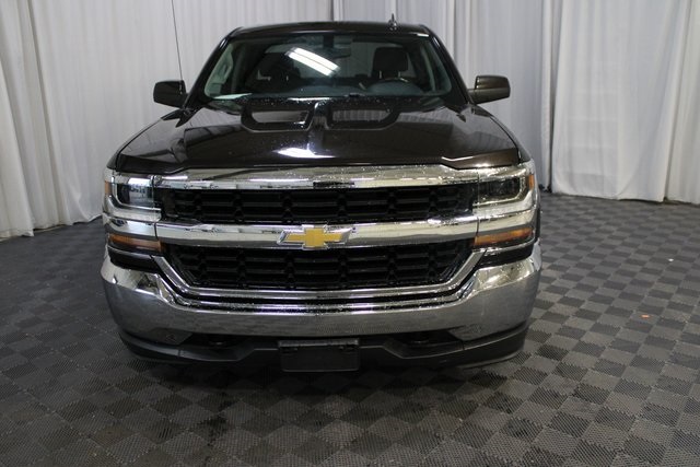 2018 Chevrolet Silverado 1500 LT photo 2