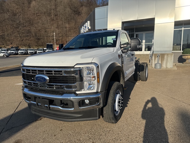 2024 Ford F-600 photo 3