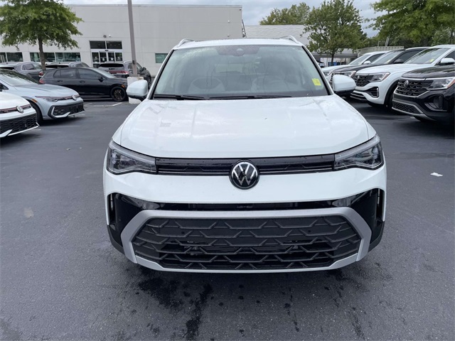 2025 Volkswagen Taos SE photo 2