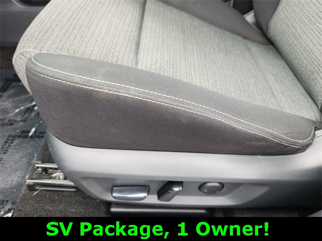 2022 Nissan Rogue SV photo 11