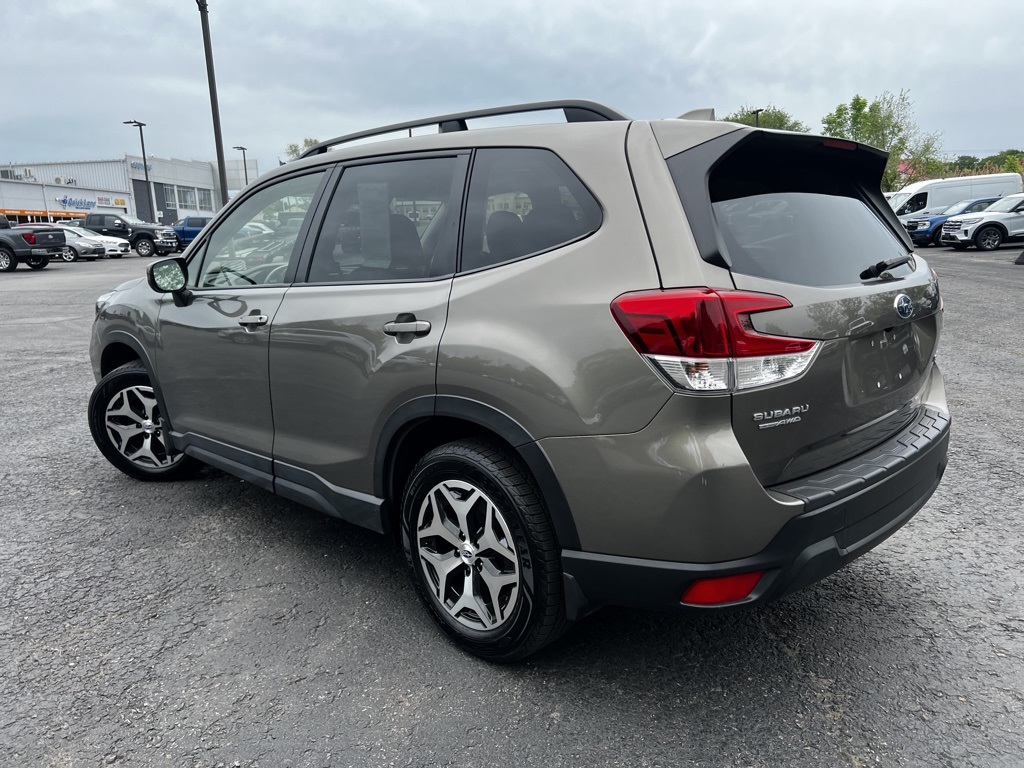 2020 Subaru Forester Premium photo 3