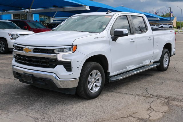 2024 Chevrolet Silverado 1500 LT photo 3