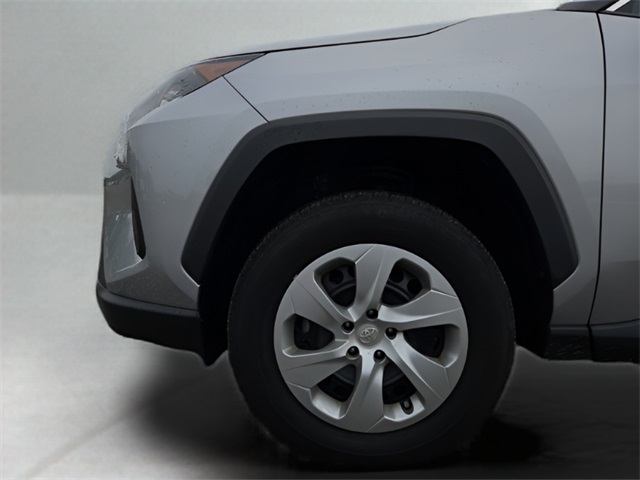 2022 Toyota RAV4 LE photo 13