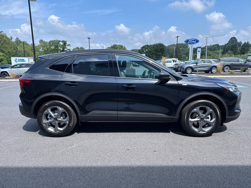 2025 Ford Escape ST-Line photo 25