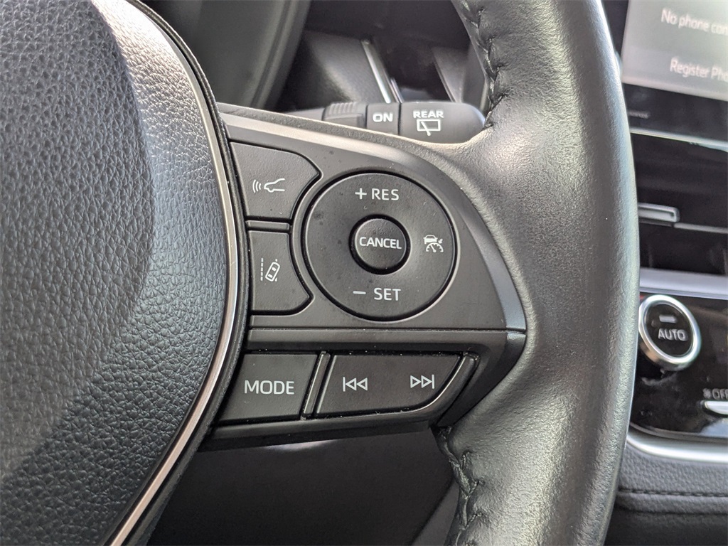 2022 Toyota Corolla Cross LE photo 24