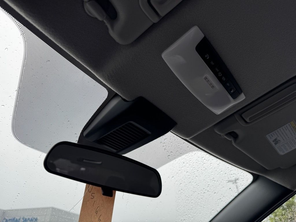 2022 Nissan Kicks SR photo 22